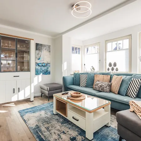 Holiday home Haus Pinguin Zingst